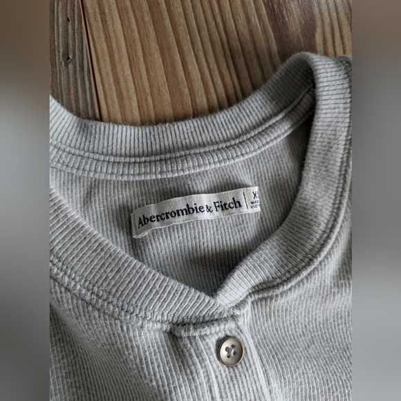 Abercrombie & Fitch A&F Gray Green Ribbed Short Sleeve Button Down Bodysuit XS - Picture 3 of 8